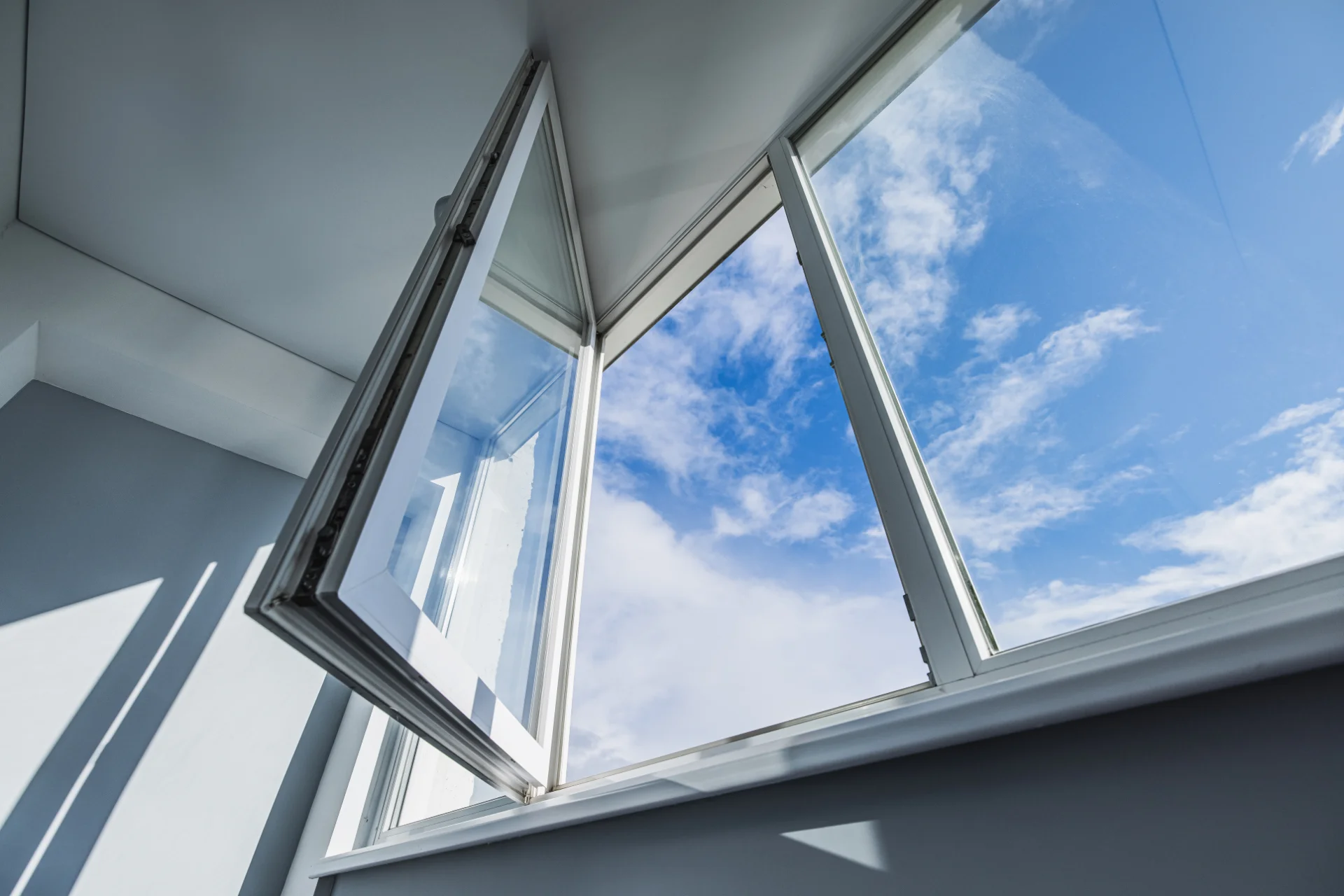 VLX 80 Casement Window in Los Angeles, CA | Lightwell Windows & Doors - detail 1